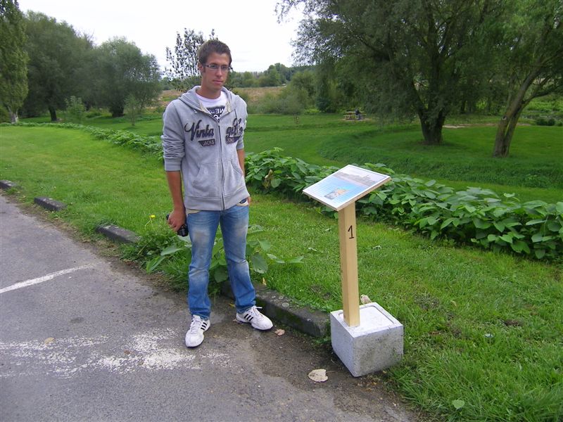 Quentin Civade devant le panneau n°1